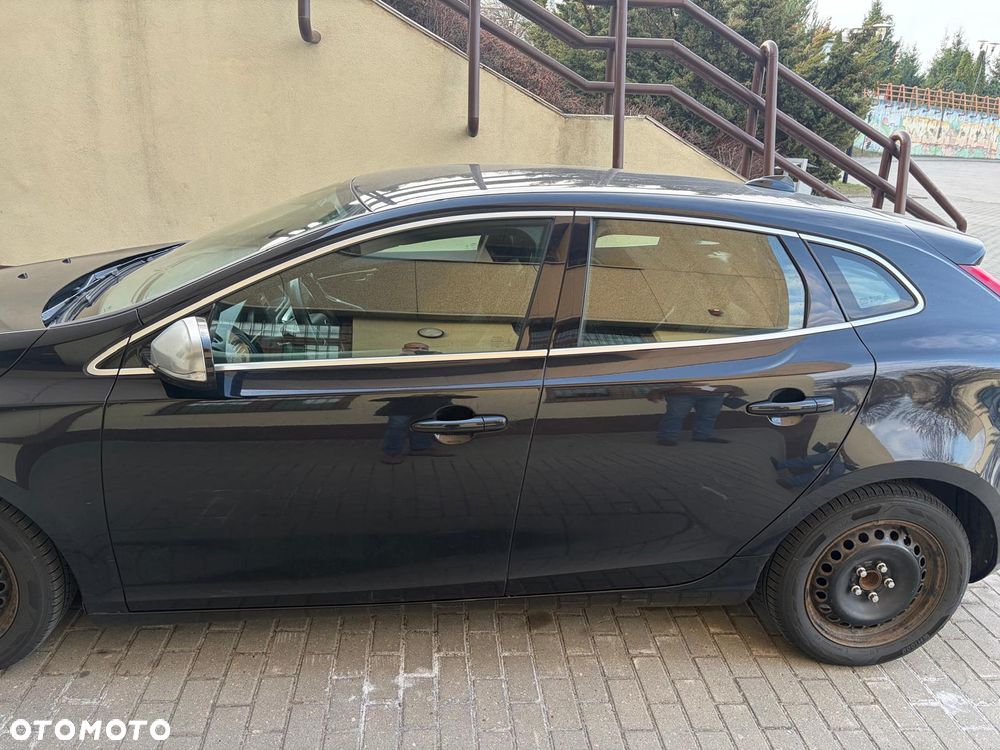 Volvo V40 ver-d2-r--design-kinetic - 4