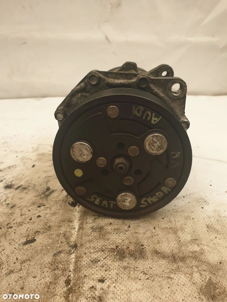 Volkswagen Golf V 1.6 FSI Audi TT 1.8T Kompresor Klimatyzacji 8FK351127381 - 1