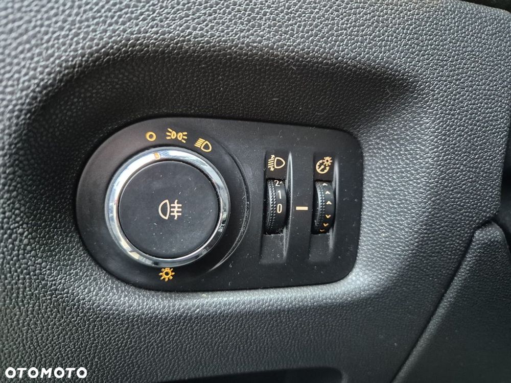 Opel Corsa 1.2 16V Essentia - 9