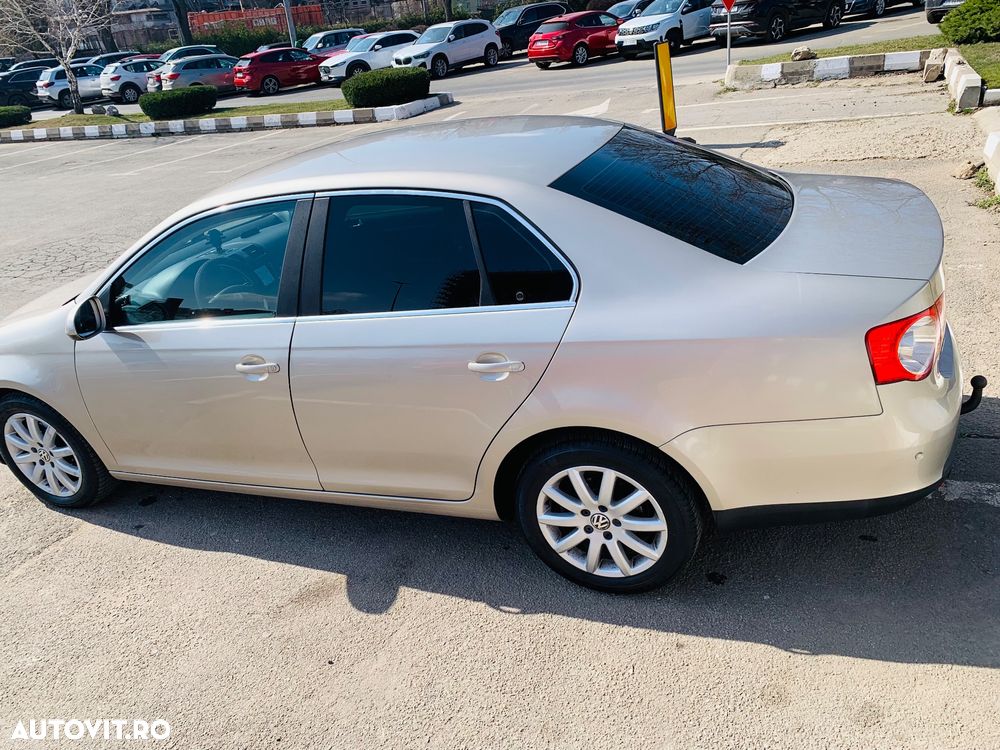Volkswagen Jetta 1.6 Comfortline - 25