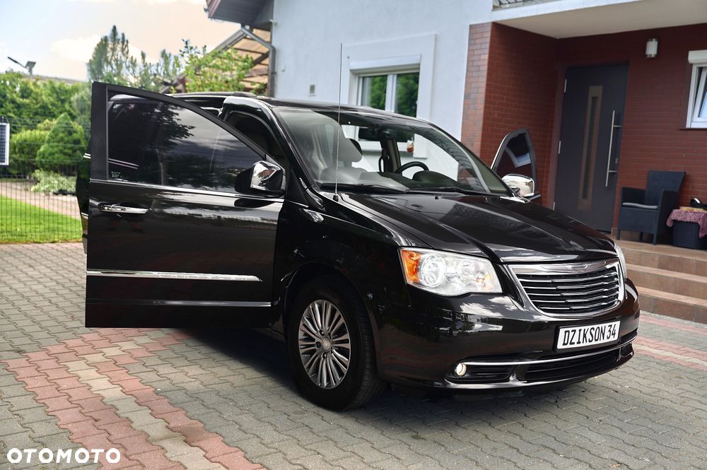 Chrysler Town & Country 3.6 Limited - 21