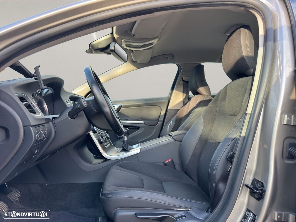 Volvo V60 1.6 D2 Momentum Eco - 9