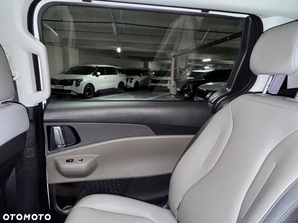 Kia Carnival - 27