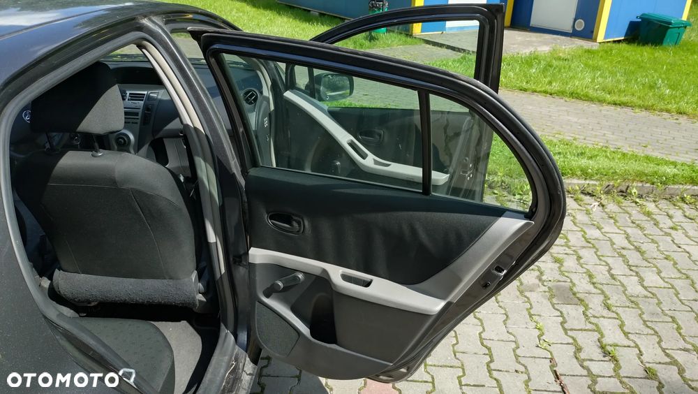 Toyota Yaris 1.3 Terra Gold - 6
