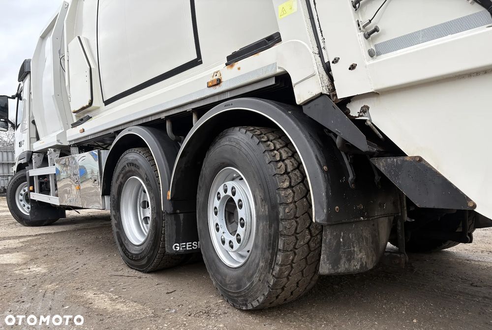 Volvo FM 330 EEV 6x2 / śmieciarka / 3 komory - 29