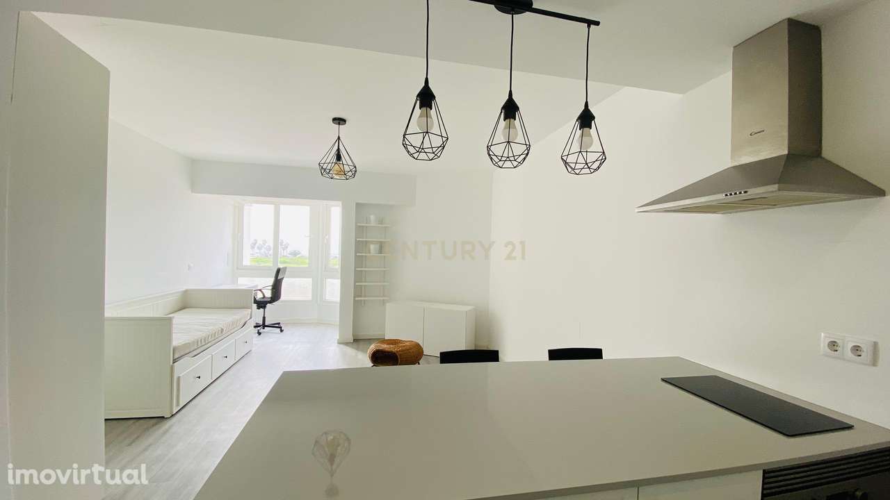 Estudio em Carcavelos em frente à praia - Grande imagem: 2/10