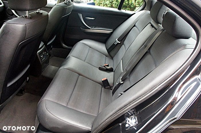BMW Seria 3 320i - 21