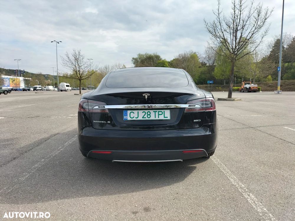 Tesla Model S - 7