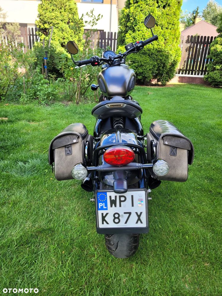 Triumph Bonneville Bobber - 11
