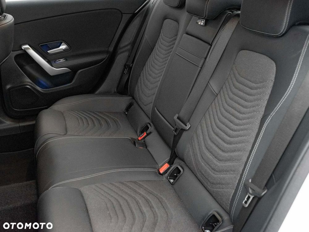 Mercedes-Benz Klasa A 200 d 4-Matic Progressive 8G-DCT - 23