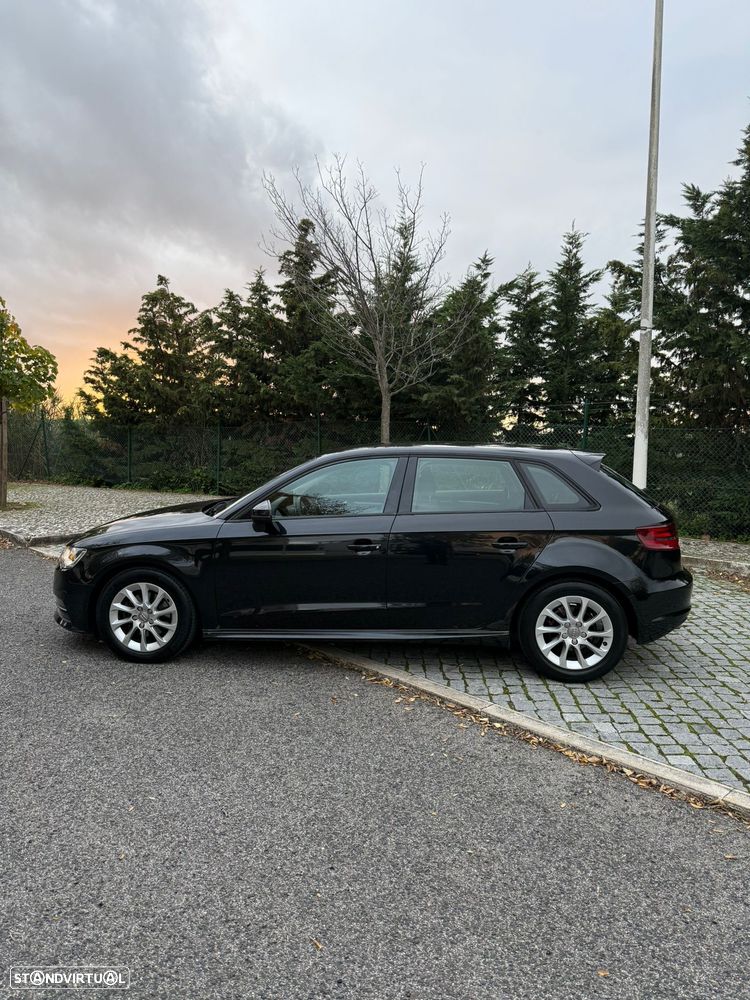 Audi A3 Sportback 1.6 TDI Attraction Ultra - 2