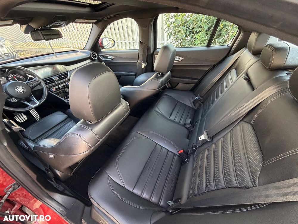 Alfa Romeo Giulia 2.0 Turbo AWD AT8 Veloce - 12