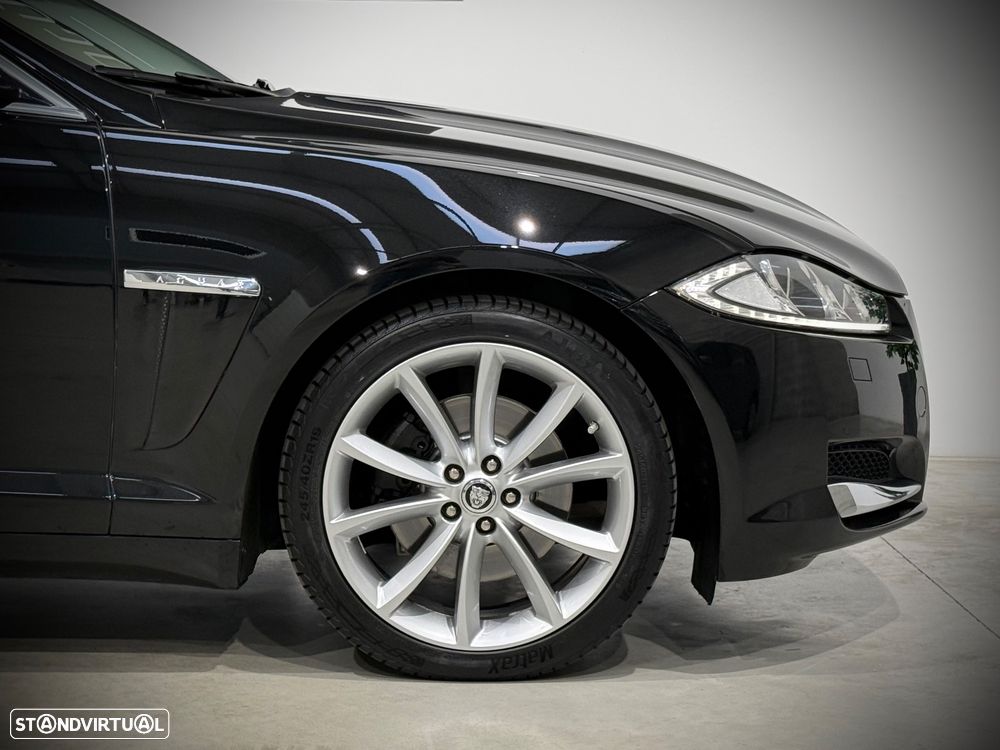 Jaguar XF 2.2 D Premium Luxury - 42