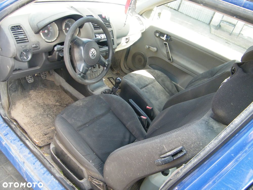Volkswagen Polo III FL (6N2) (99-01r.) 1.4 B 100 KM. Silnik AUB Skrzynia ETC lakier 1C/A5C .Cały na części.GWARANCJA !!! Przód Tył Zestaw Komplet Drzwi Klapa Zderzak Błotnik Maska Grill Atrapa Szyba Pas Lampa Lusterko Boczki Fotel Kanapa Kokpit Deska Rozdzielcza Przełącznik Włącznik Sterownik Przewody Wiązka Instalacja Moduł Komputer Czujnik Listwa Pompa Alternator Wtryski Głowica Rozrusznik Kompresor Sprzęgło Dwumas Silnik Skrzynia ABS Klimatyzacji Paliwa Wspomagania Kolektor Turbina Przepustnica Zawór Chłodnica Koło Hak Belka Sanki Zawieszenie Mcpherson Półoś Amortyzator Wydech Tłumik Zacisk Most - 7