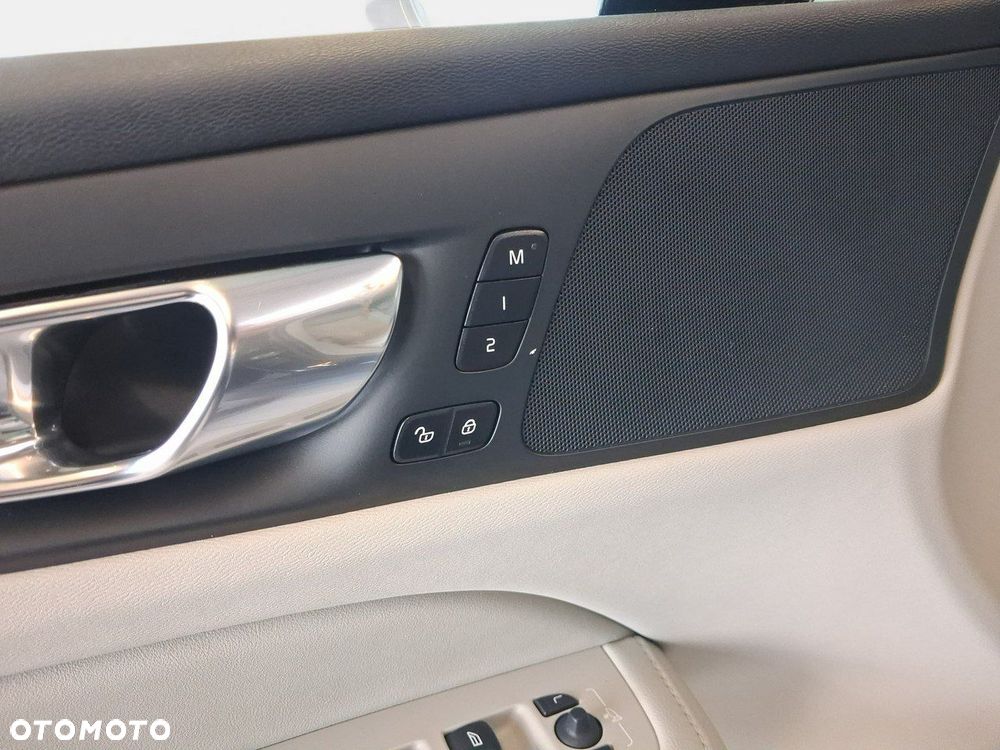 Volvo V60 Cross Country - 25