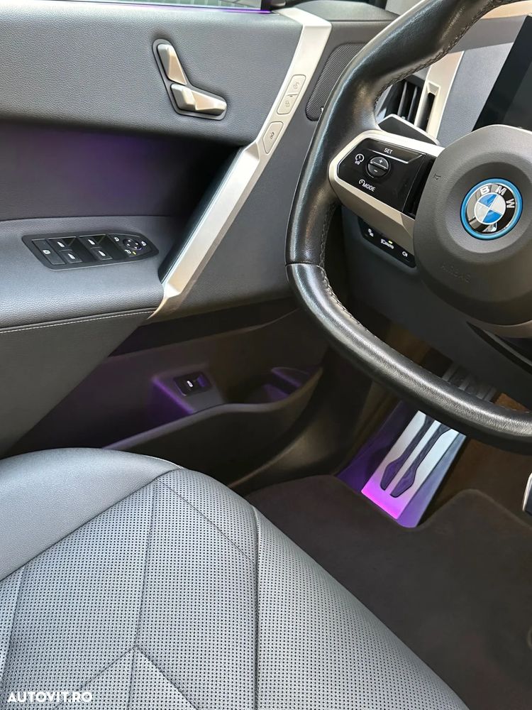 BMW iX - 12