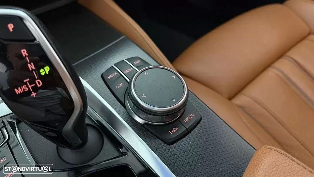 BMW 530 e Pack Desportivo M - 24