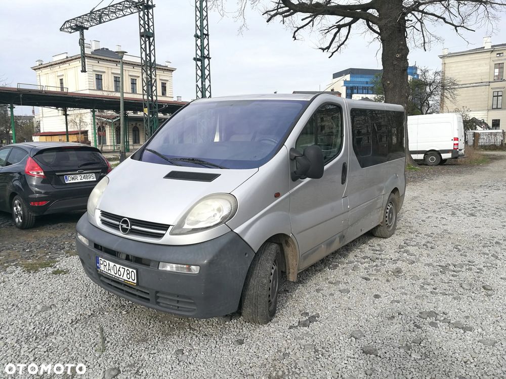Opel Vivaro DTI Tour - 1