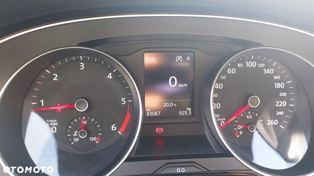 Volkswagen Passat - 23