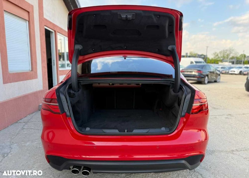 Jaguar XE D200 RWD MHEV R-Dynamic S - 14