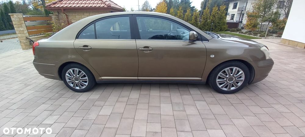 Toyota Avensis 1.8 VVT-i Luna - 21