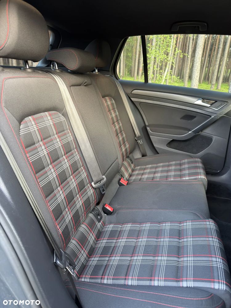 Volkswagen Golf GTI (BlueMotion Technology) DSG Performance - 17
