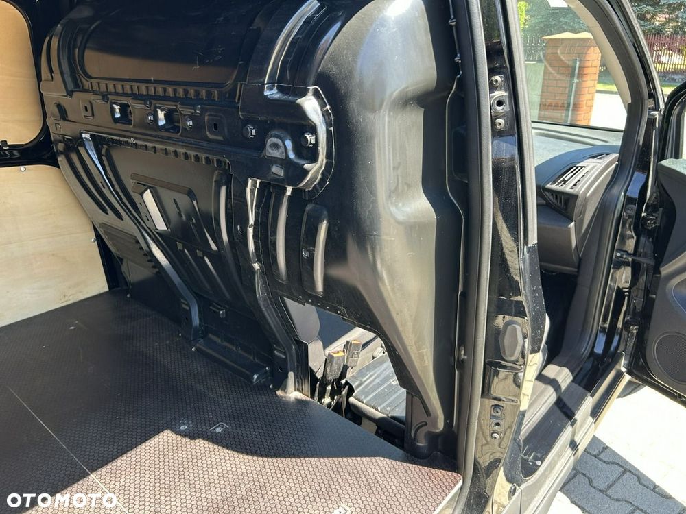 Ford Transit Connect - 16