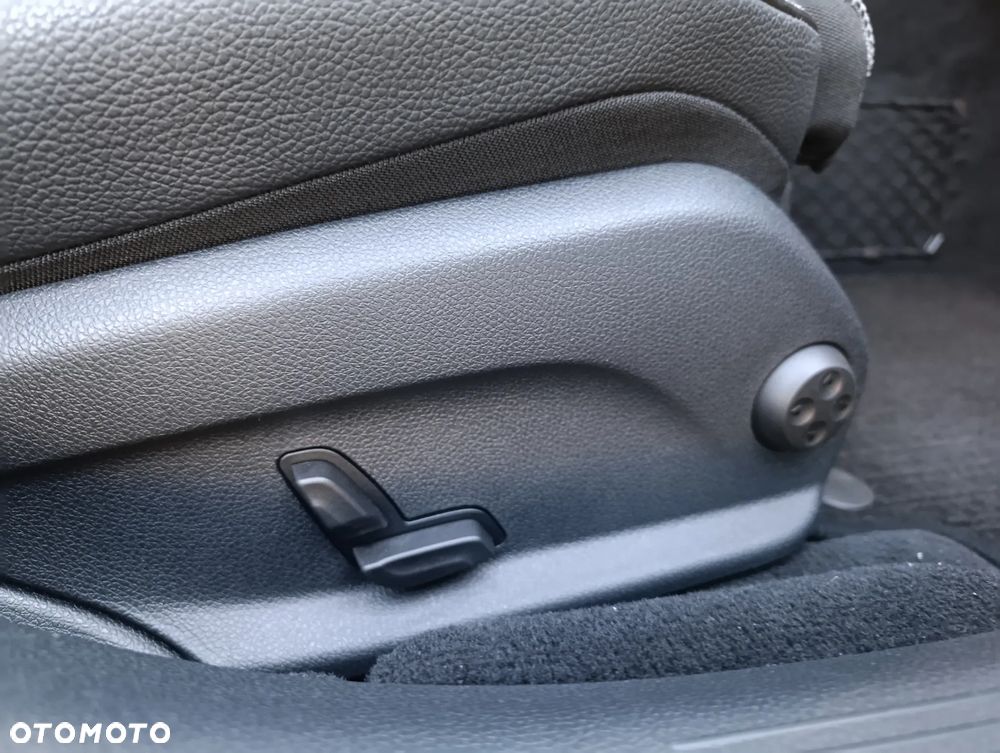 Mercedes-Benz Klasa E 200 9G-TRONIC AMG Line - 37