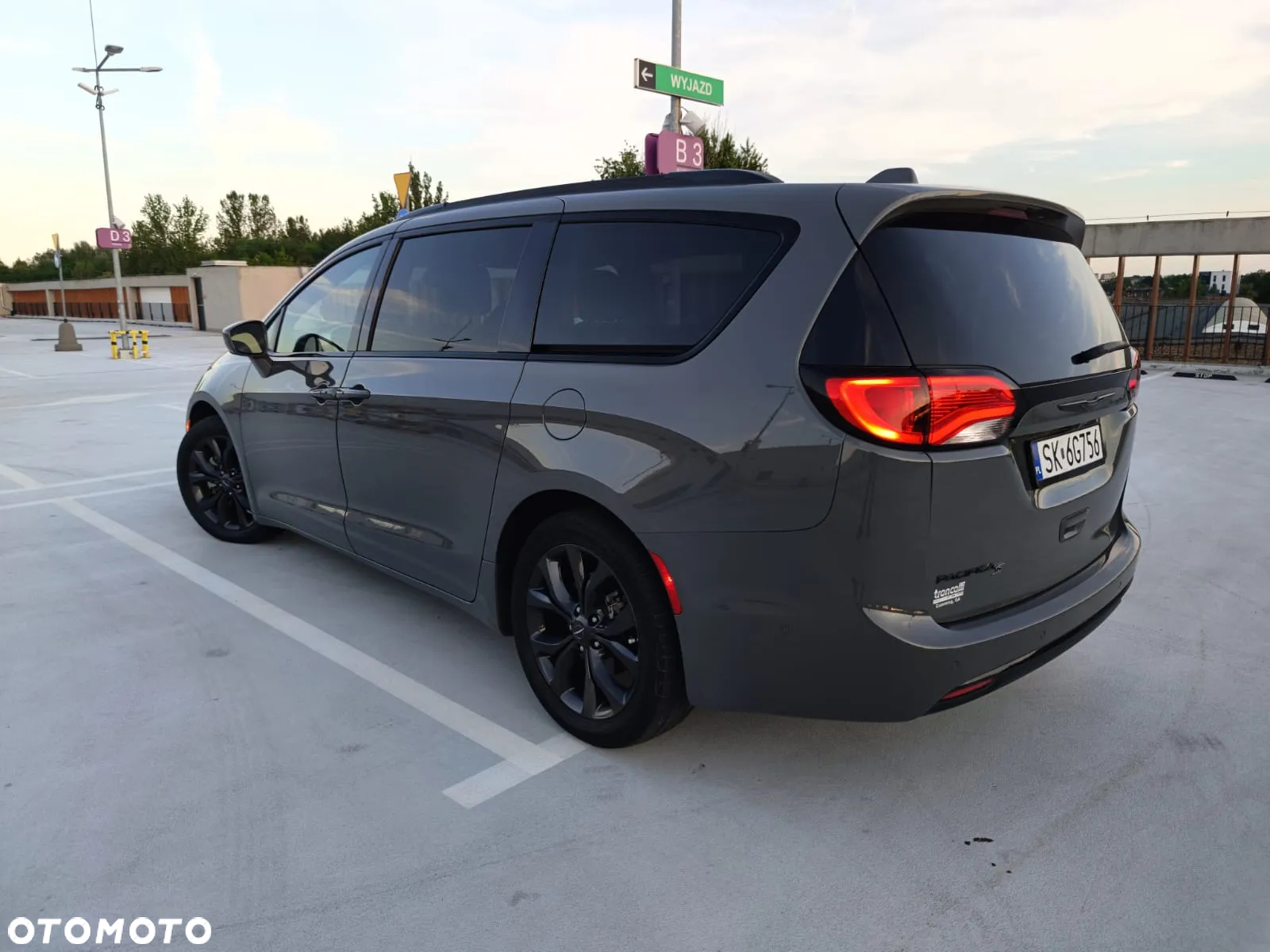 Chrysler Pacifica - 14