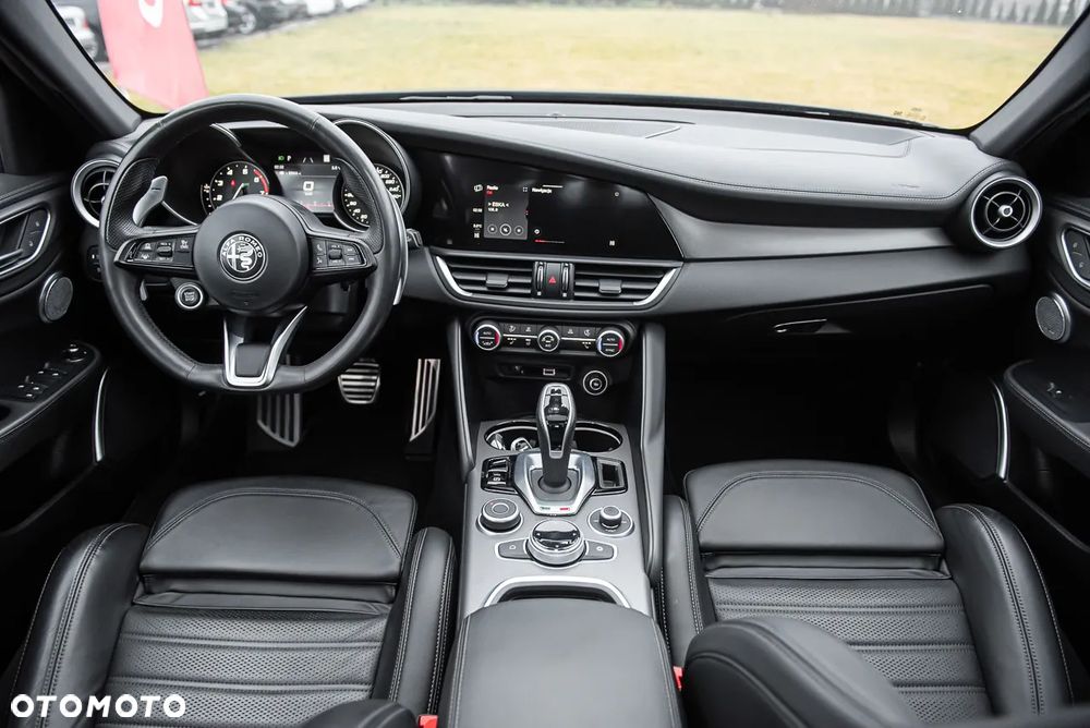 Alfa Romeo Giulia 2.0 Turbo 16V AT8-Q4 Veloce - 6