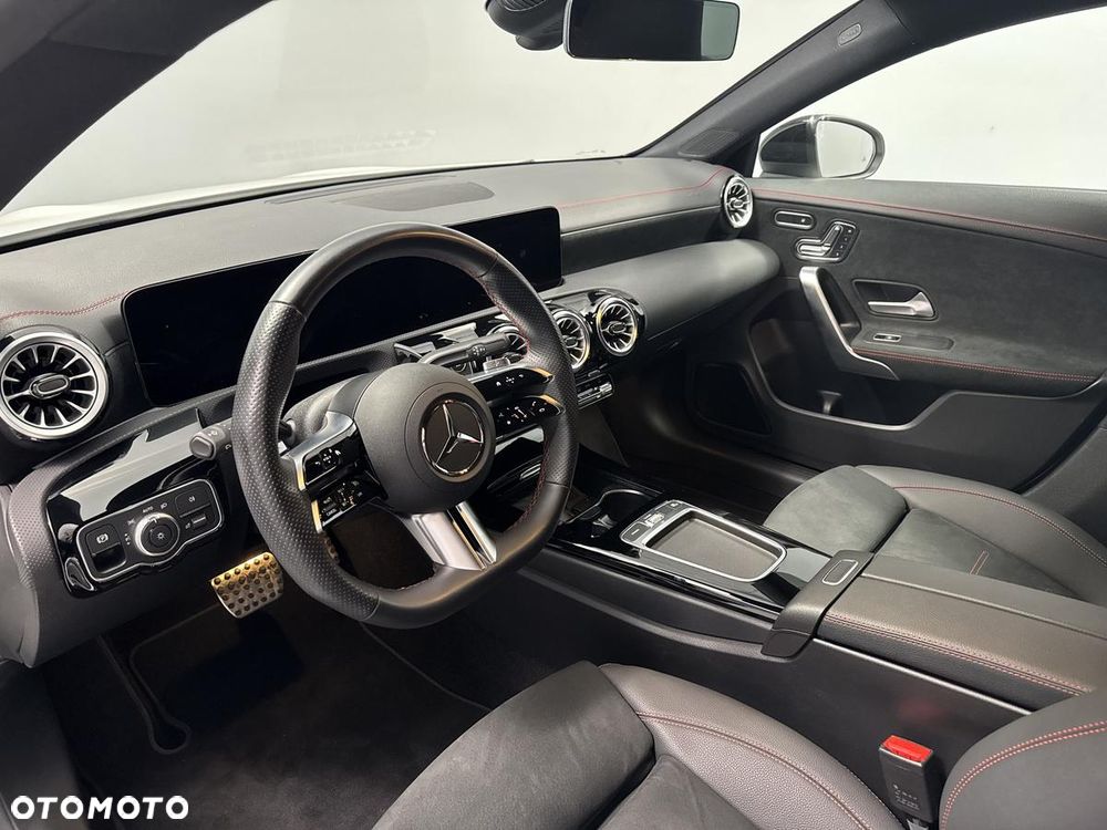 Mercedes-Benz CLA 200 d AMG Line 8G-DCT - 14