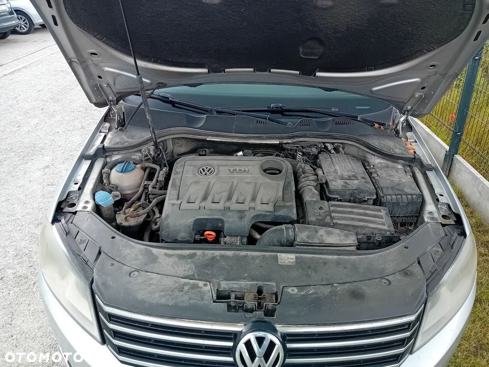 Volkswagen Passat 2.0 TDI Trendline DSG - 11