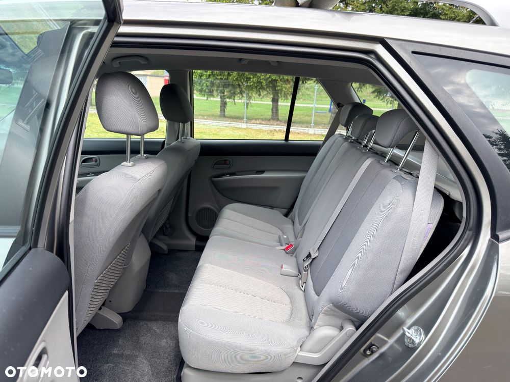 Kia Carens 1.7 CRDi 115 Fifa World Cup Edition - 27
