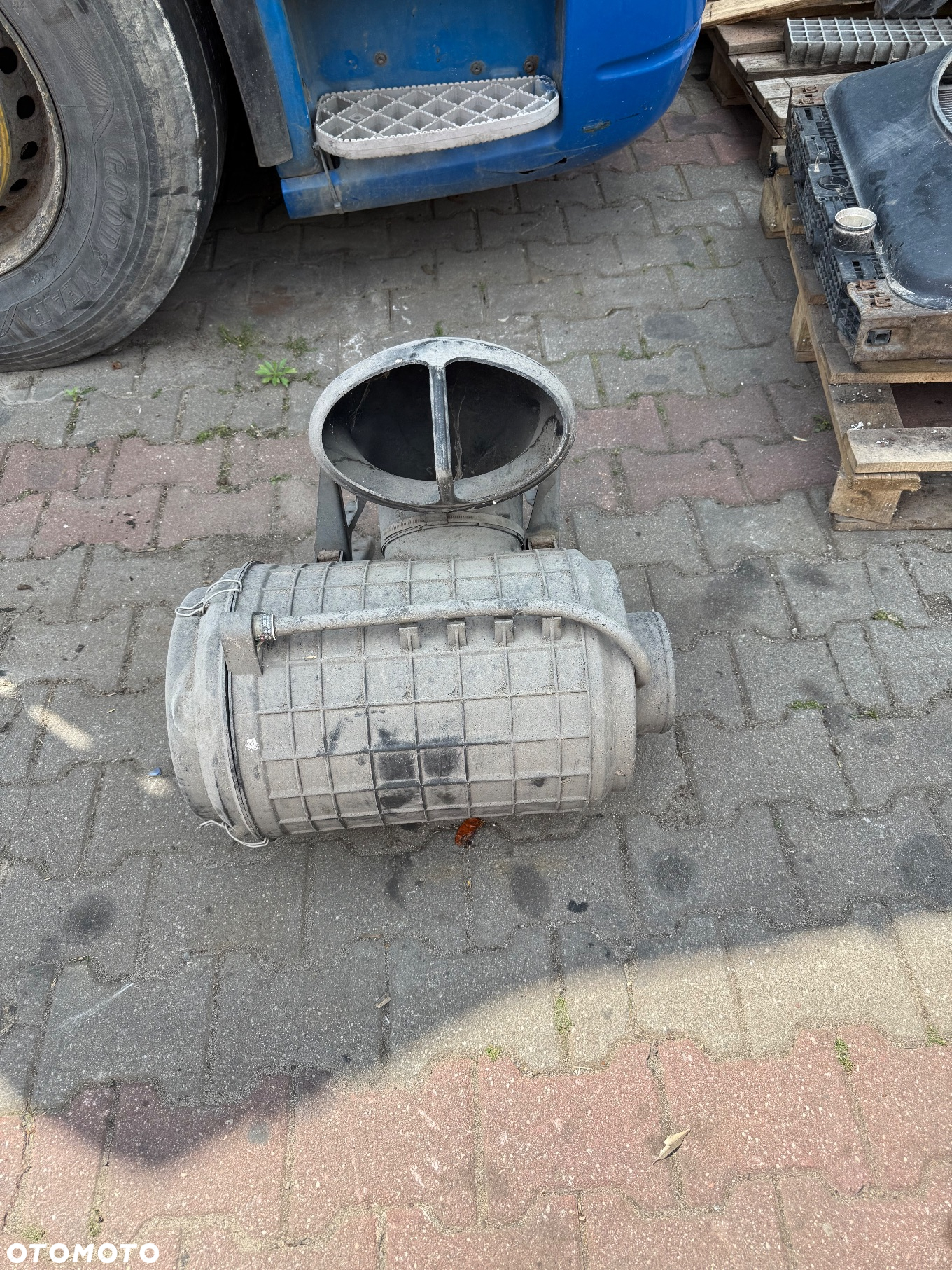 Daf FX obudowa filtra powietrza, chłodnica wody intercooler, owiewka górna spoiler, siodło Daf XF - 5