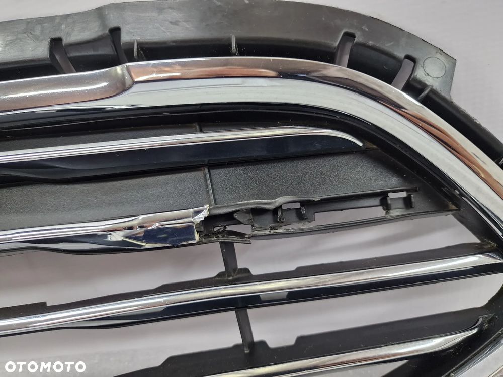 FORD FIESTA MK8 17- ATRAPA / GRILL / KRATKA ŚRODKOWA ZDEZRAKA PRZEDNIEGO PRZÓD , NR H1BB-8200-B , NR AUKCJI KR240 - 6