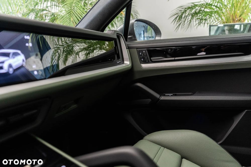 Porsche Cayenne Turbo E-Hybrid PHEV - 26
