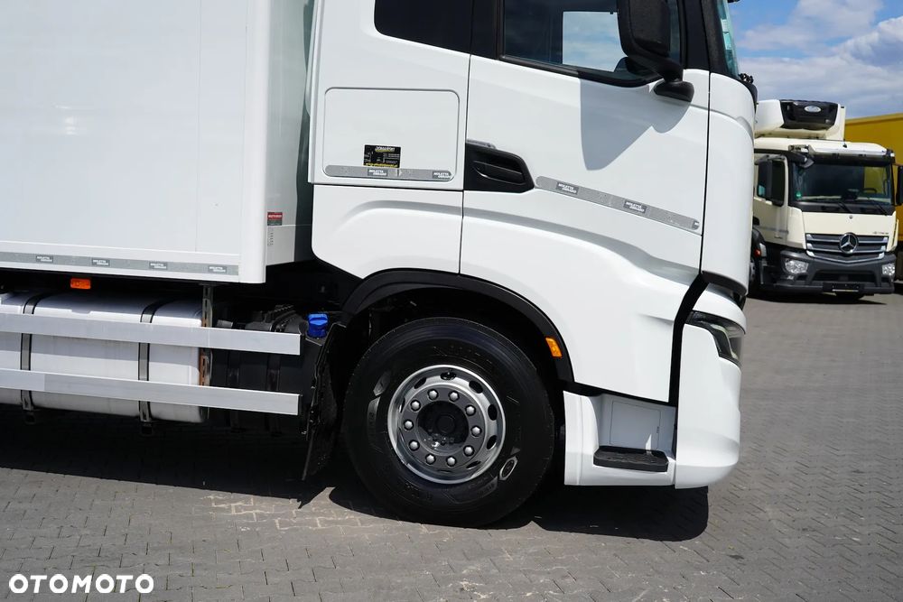 Iveco / S-WAY / 420 / E 6 / KONTENER + WINDA / 20 PALET / RETARDER / OŚ SKRĘTNA / ROLETA - 18