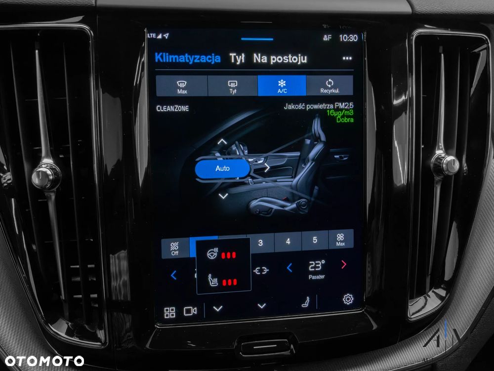Volvo XC 60 B5 D AWD Ultimate Dark - 28