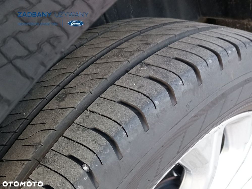 Ford Tourneo Custom - 32