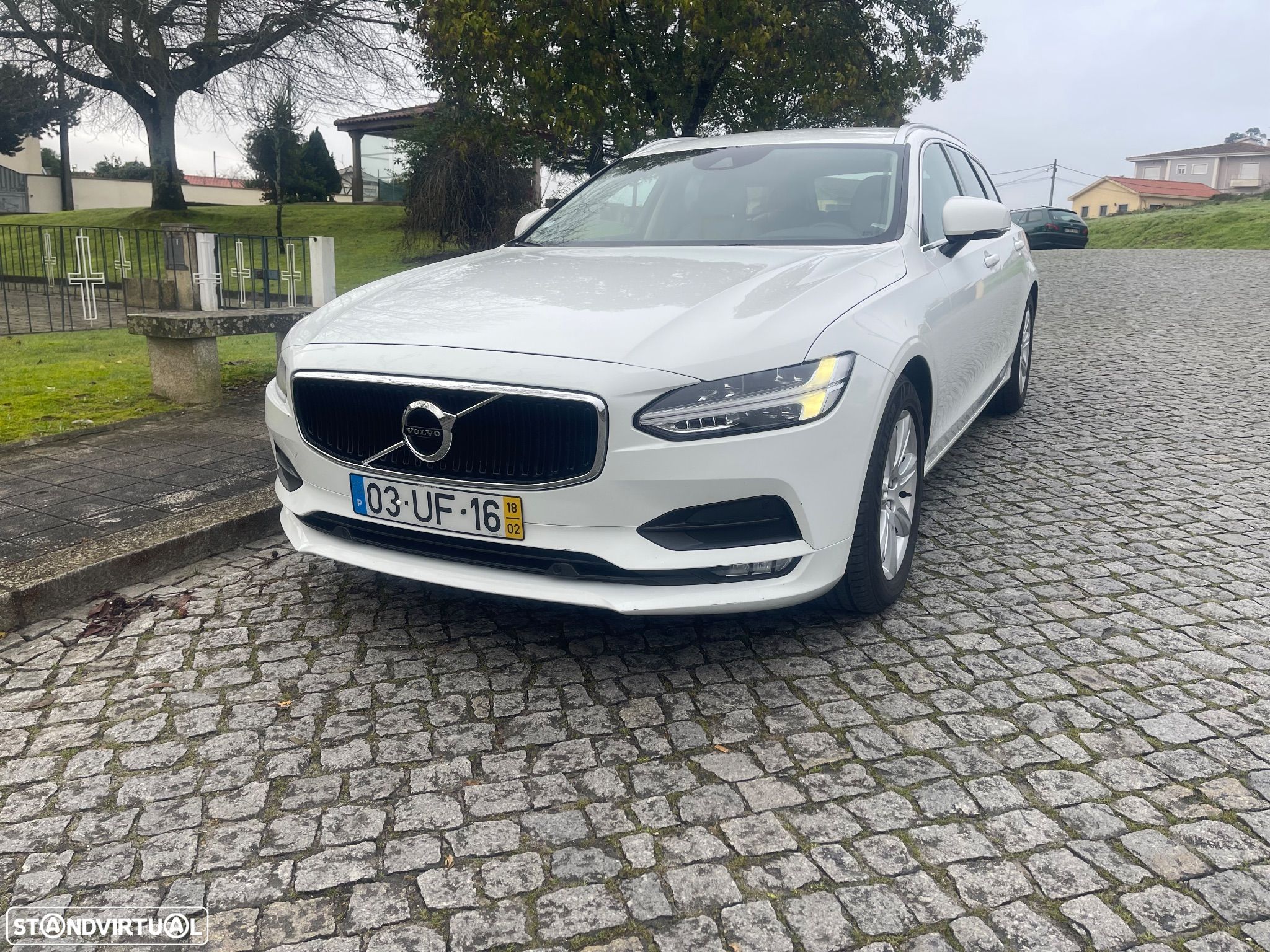 Volvo V90 2.0 D4 Momentum Plus - 1