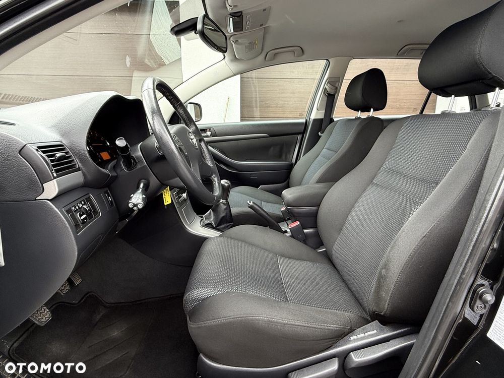 Toyota Avensis 1.8 VVT-i Combi - 14