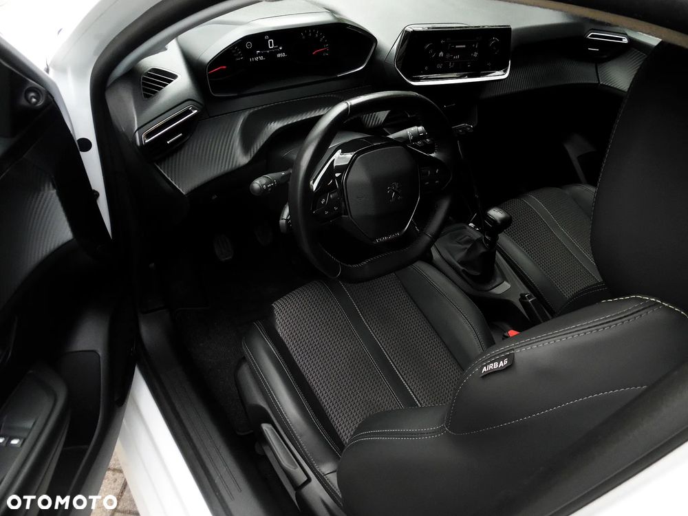 Peugeot 208 - 25