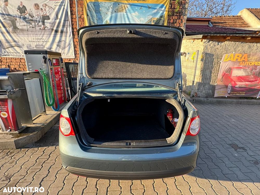 Volkswagen Jetta 1.6 Comfortline - 10