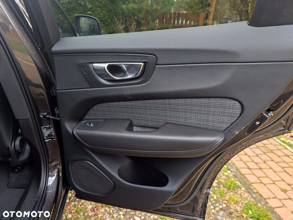 Volvo XC 60 B5 D AWD Geartronic Momentum - 32