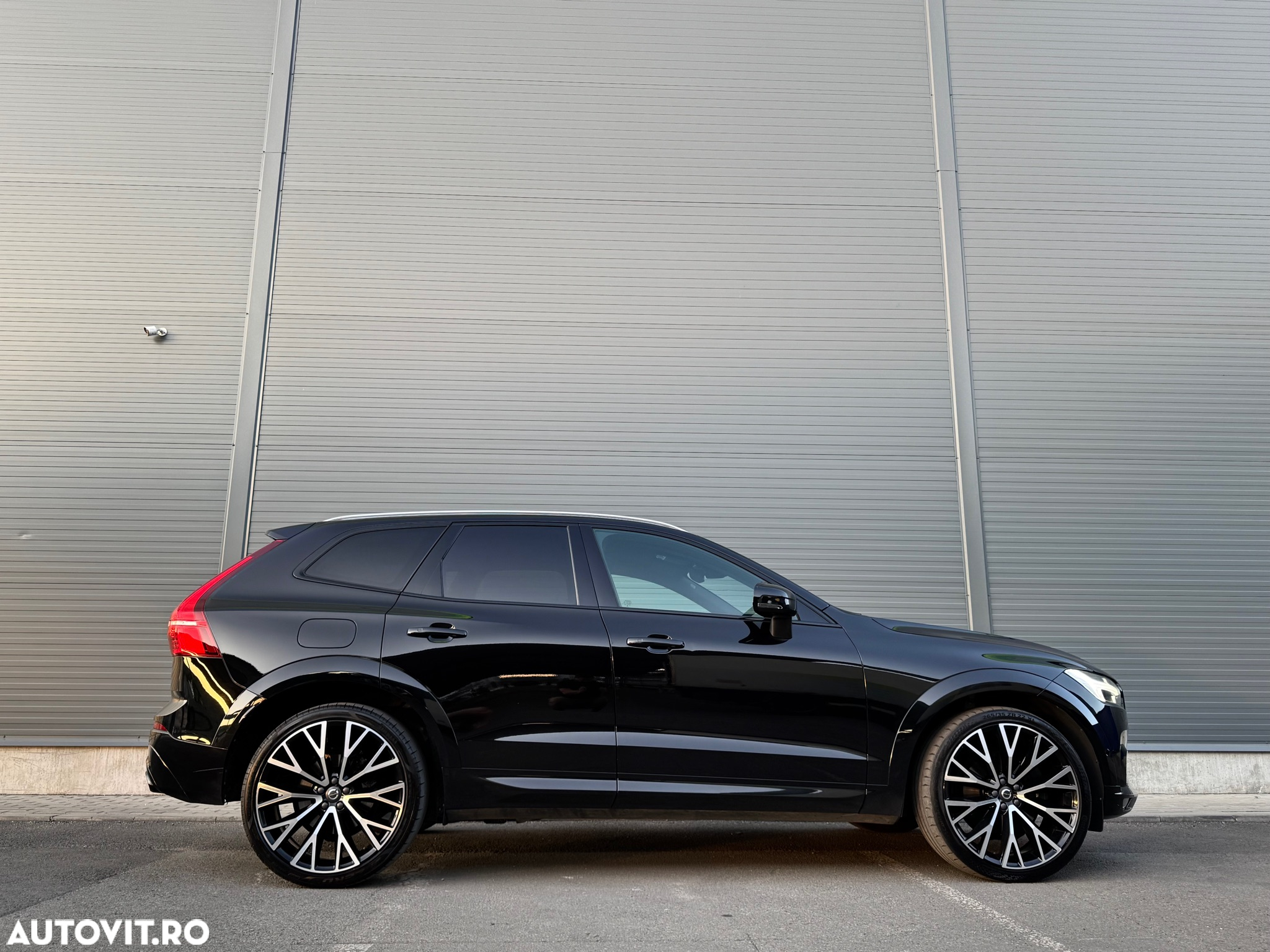 Volvo XC 60 D5 AWD R-Design - 4
