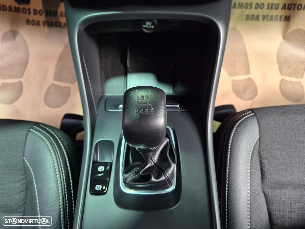 Volvo XC 40 2.0 D3 Momentum Plus - 35