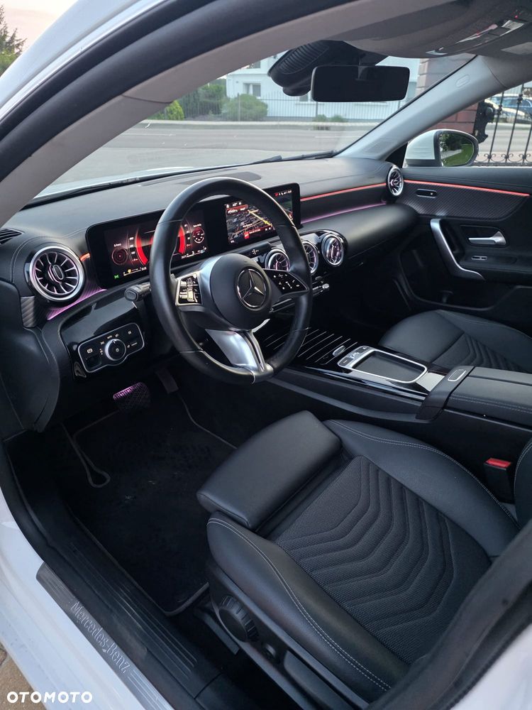 Mercedes-Benz CLA 180 d Progressive 8G-DCT - 18
