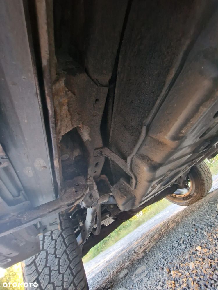 Mitsubishi Pajero - 13