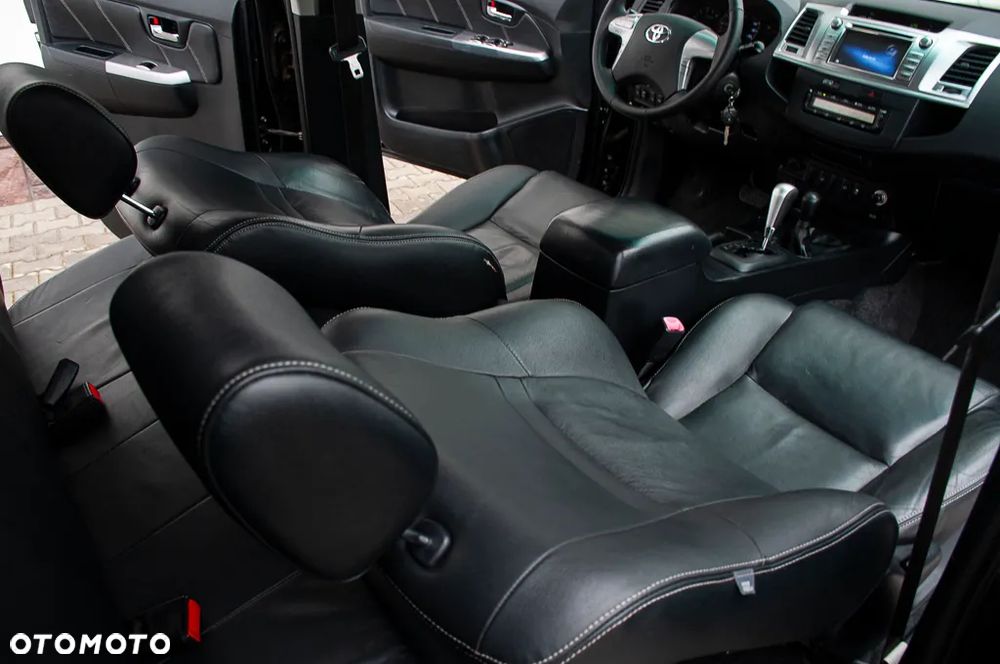 Toyota Hilux 3.0 D-4D Invincible - 6