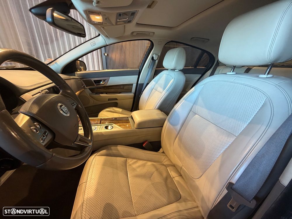 Jaguar XF 4.2 V8 Premium Luxury - 18